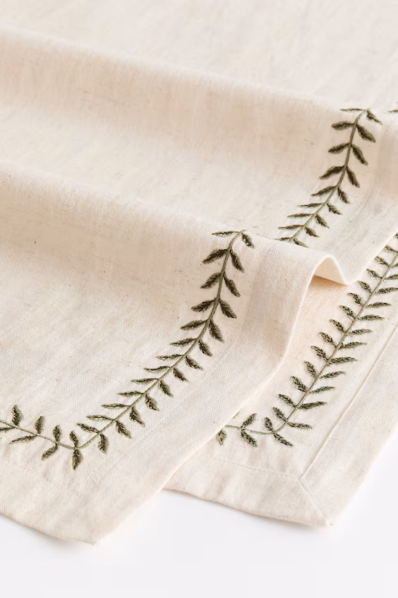 Скатерть с вышивкой из смесового льна