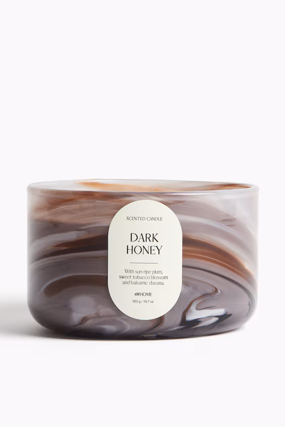 Большая ароматизированная свеча в стеклянной подставке