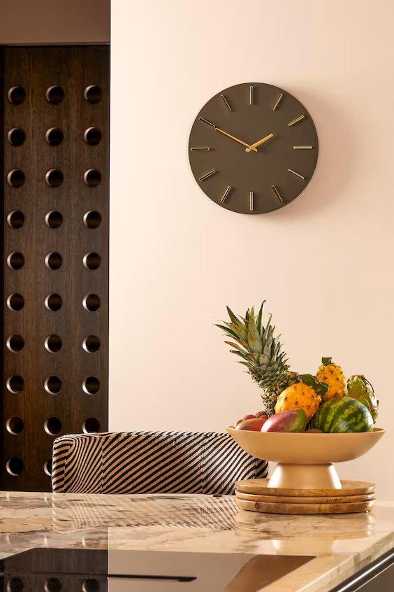 Настенные часы из алюминия