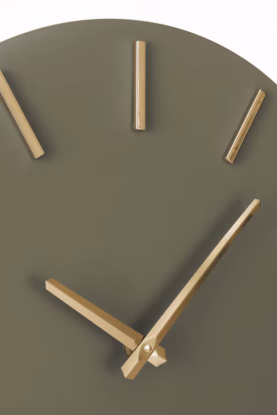 Настенные часы из алюминия