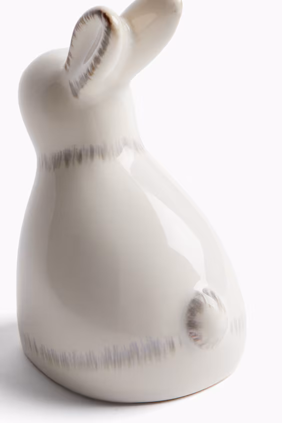 Пасхальный кролик из фаянса