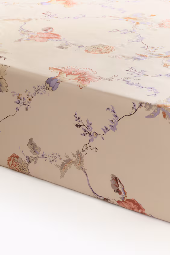 Простыня на резинке из принтованного атласа