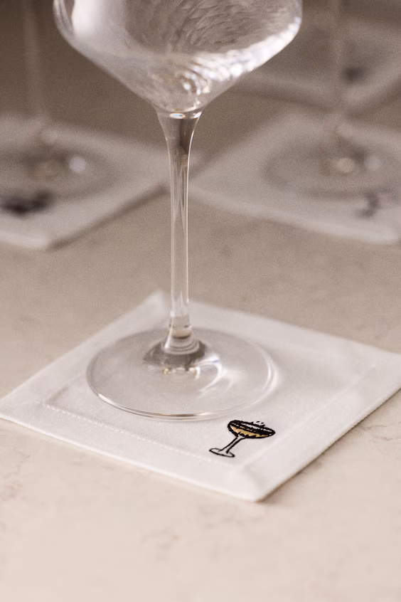 Набор из 4 вышиванных основ для стаканов