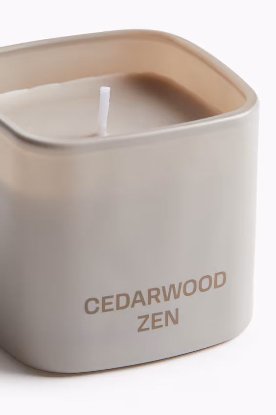 Душистая свеча в стеклянном контейнере