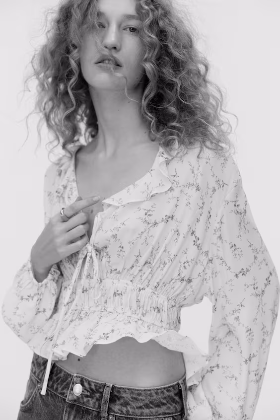 Блузка из вискозы с оборкой