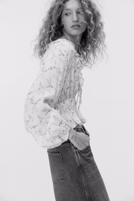 Блузка из вискозы с оборкой