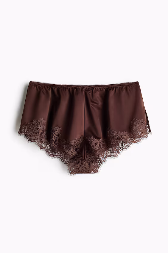 Шортики из микрофибры и кружева