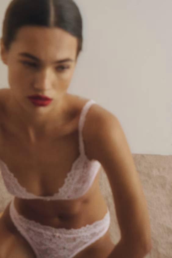 Мягкий бюстгальтер из кружева