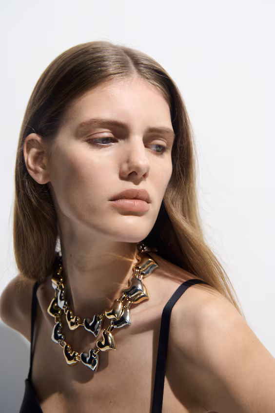 Ожерелье с цепочкой и сердечками