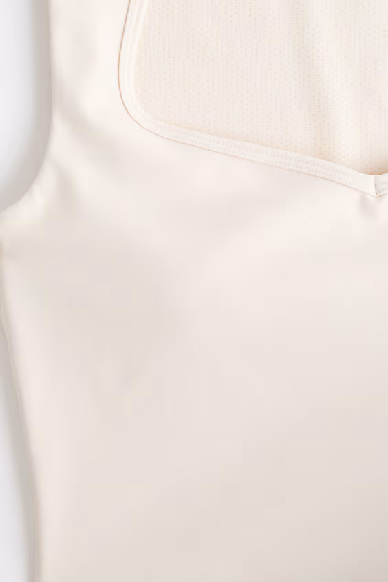 Топ спортивный без рукавов с sculptmove™