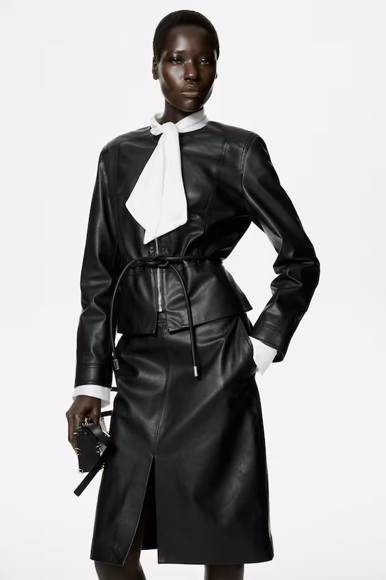 Плащ с оборкой