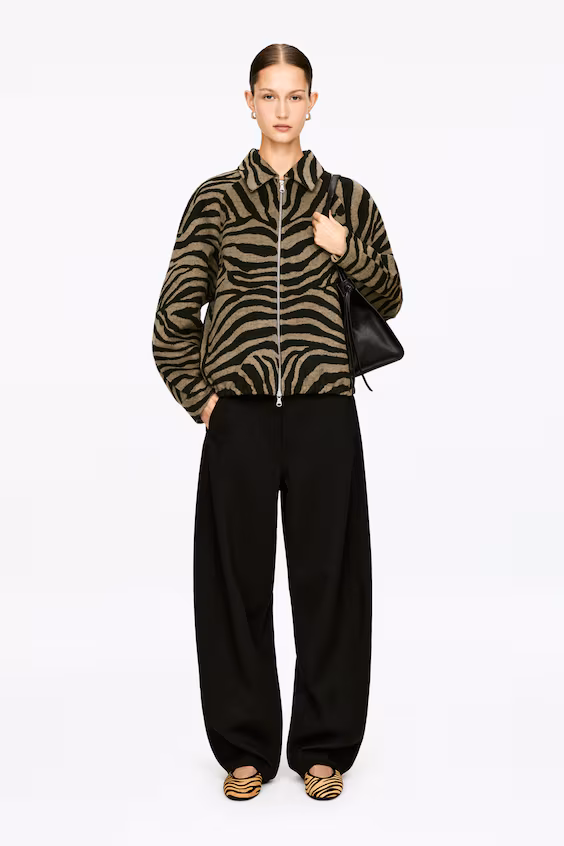 Плащ в стиле жаккард