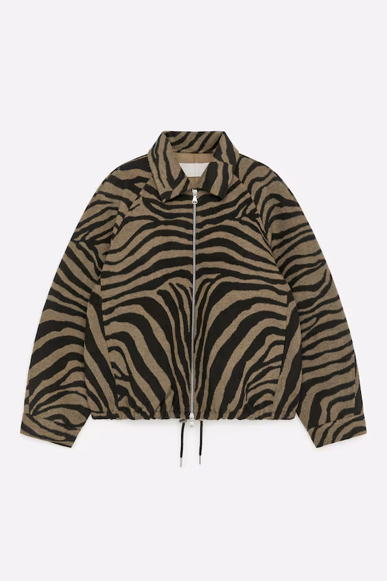 Плащ в стиле жаккард