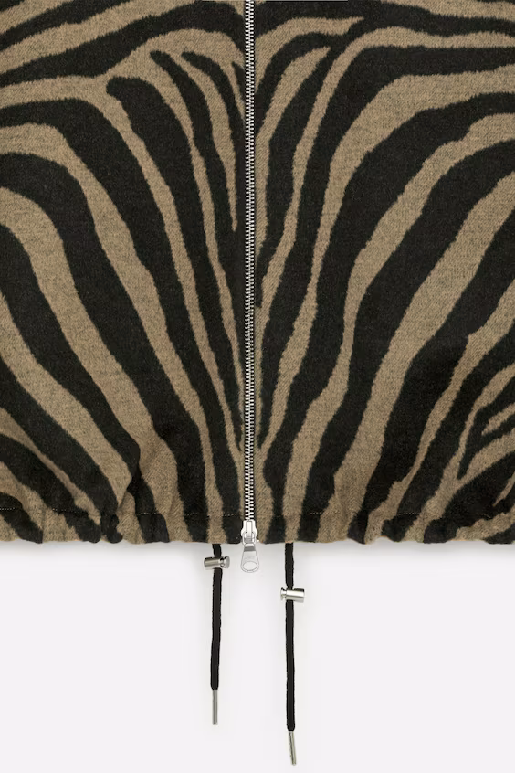 Плащ в стиле жаккард