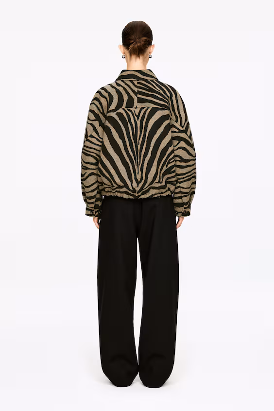 Плащ в стиле жаккард