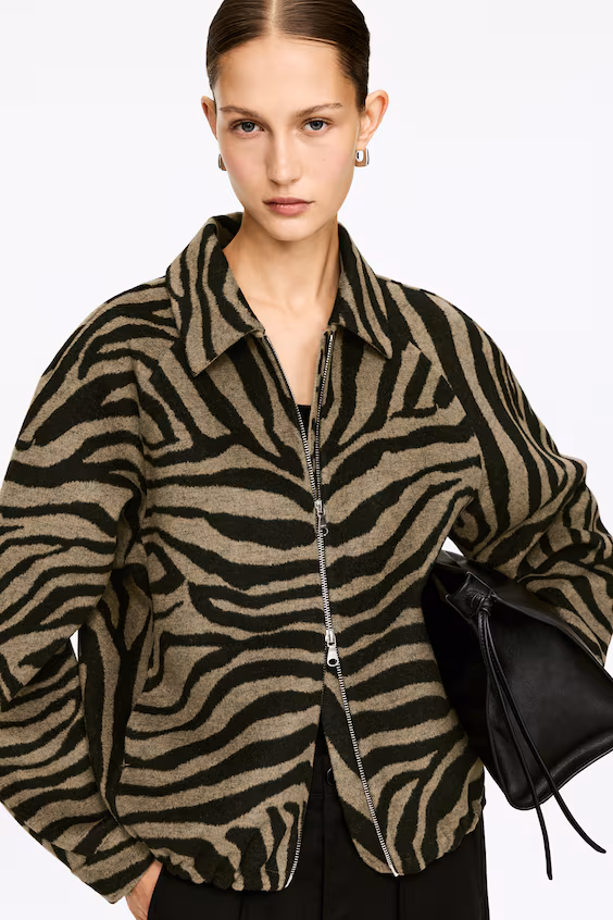 Плащ в стиле жаккард