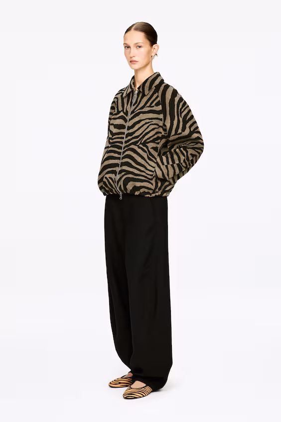 Плащ в стиле жаккард