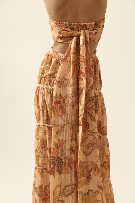 Платье на бретелях с оборками