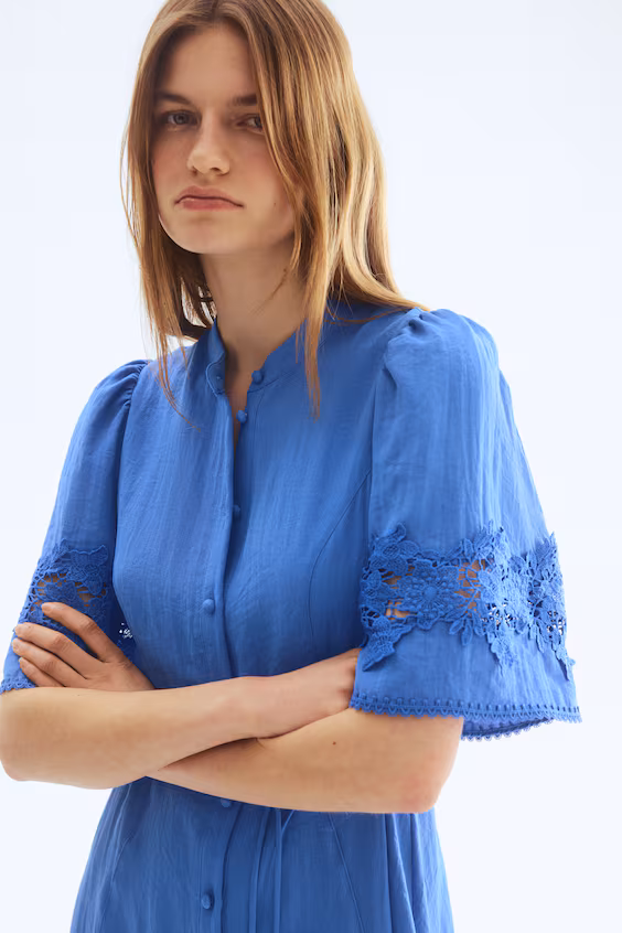 Платье с морщинами и английским вышиванием