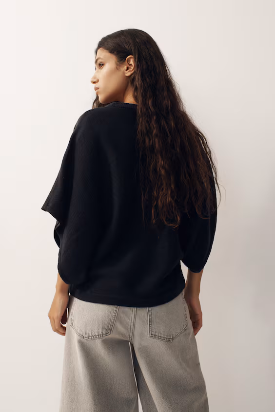 Свитер с рукавами-летучая мышь