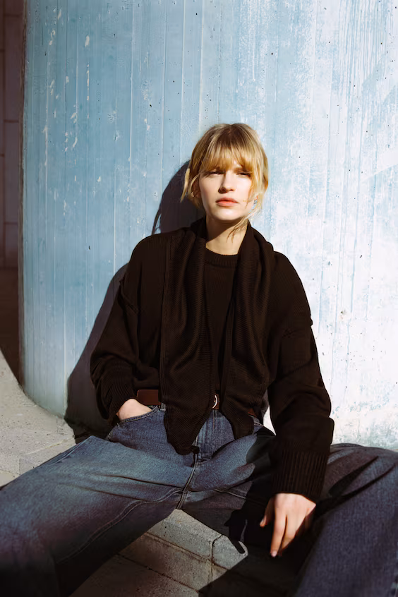 Свитер с воротником-шарфом