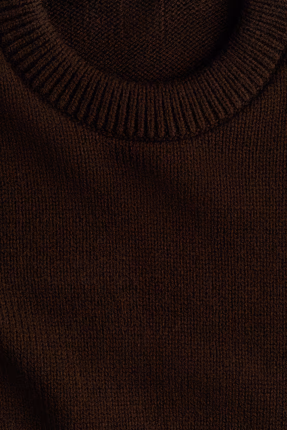 Свитер с воротником-шарфом