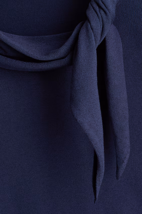 Свитер с хомутом-шарфом