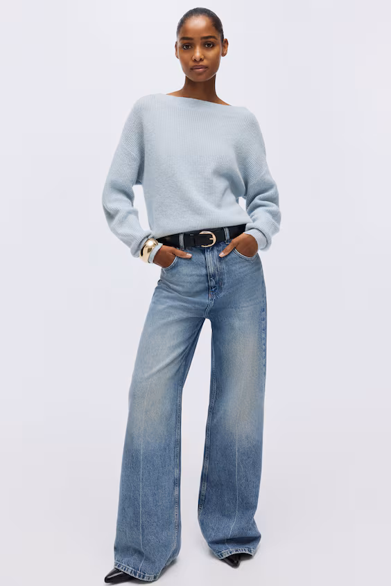 Oversize свитер с вырезом лодочкой