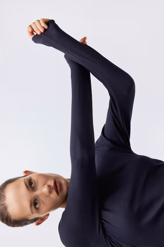 Рубчик-свитер с лодочковым вырезом