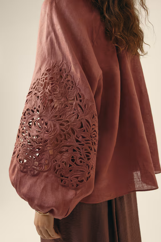 Блуза из льна с английской вышивкой