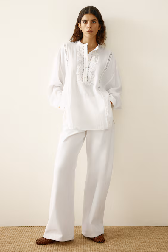 Блуза с вставками кружева