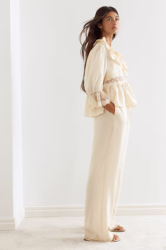 Блуза с кружевом