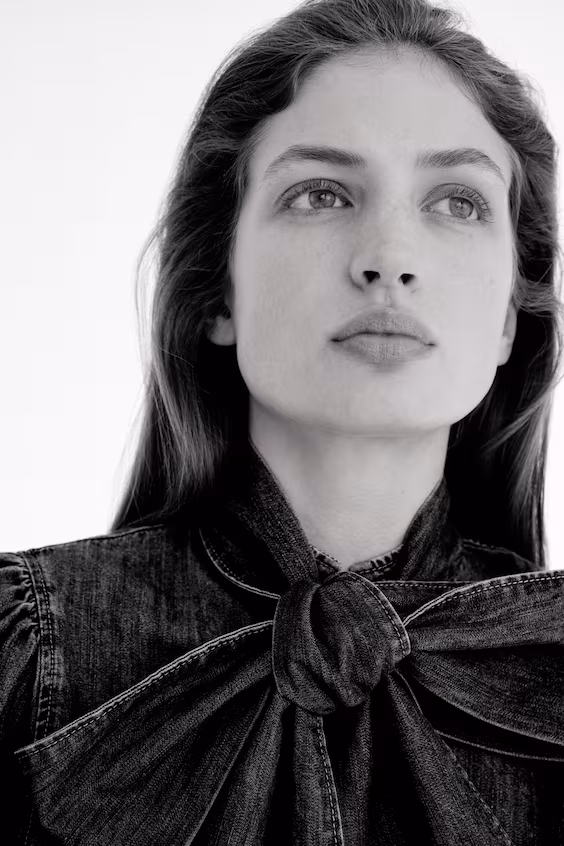 Блуза из джинсы с деталью в виде шарфа