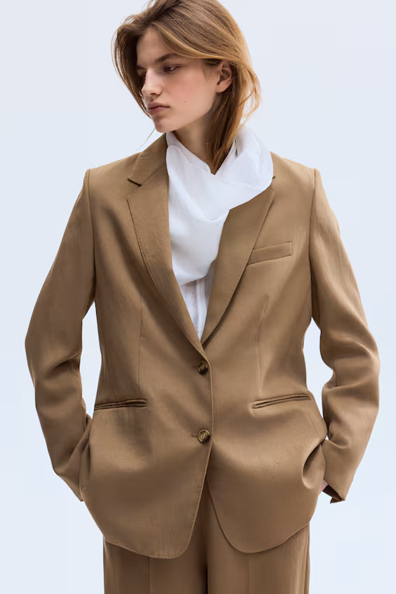 Пиджак с одним заклепкой