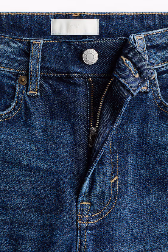 Джинсы узкие с высокой талией и укороченные