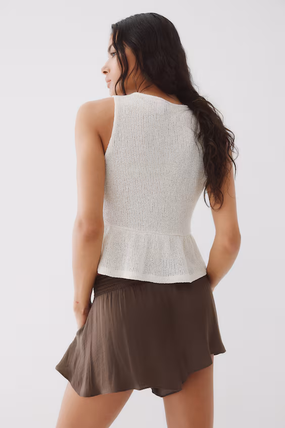 Тонкие шорты на завязке