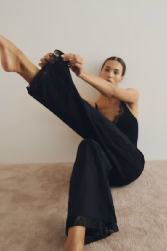 Брюки с завязкой и кружевом