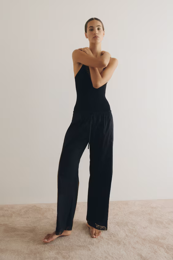 Брюки с завязкой и кружевом