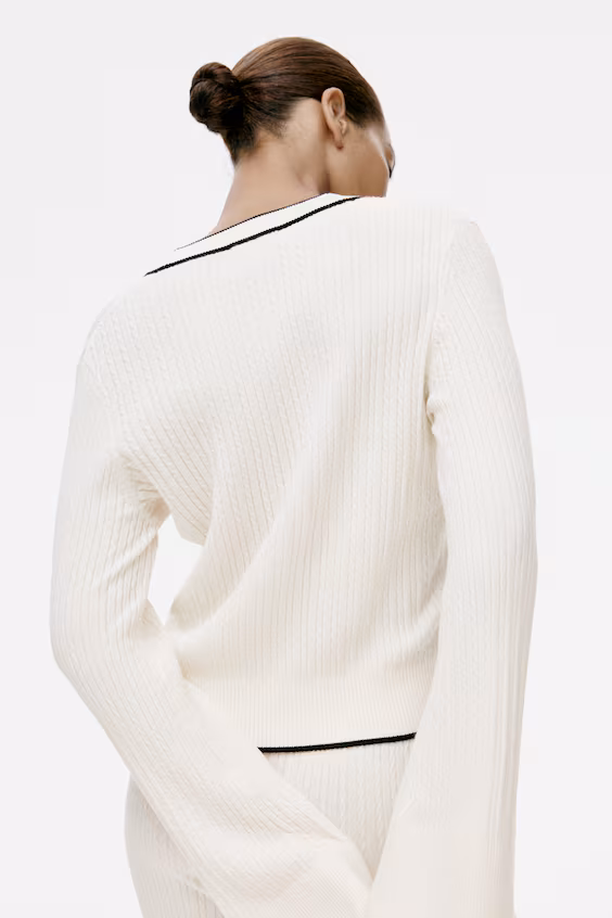 Пальто из вязаного трикотажа с петлями