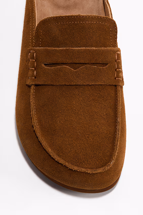 Туфли-лоферы без каблука из кожи