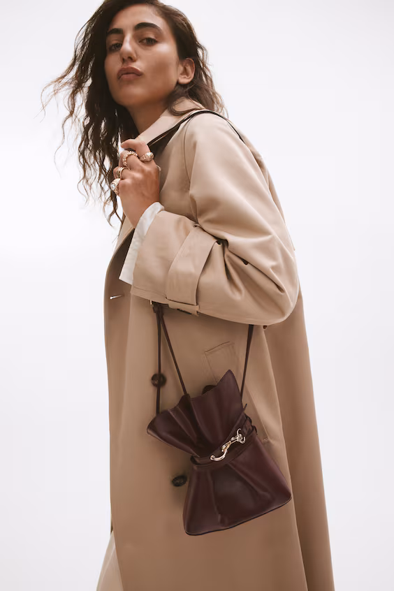 Сумка через плечо с видом поясной сумки