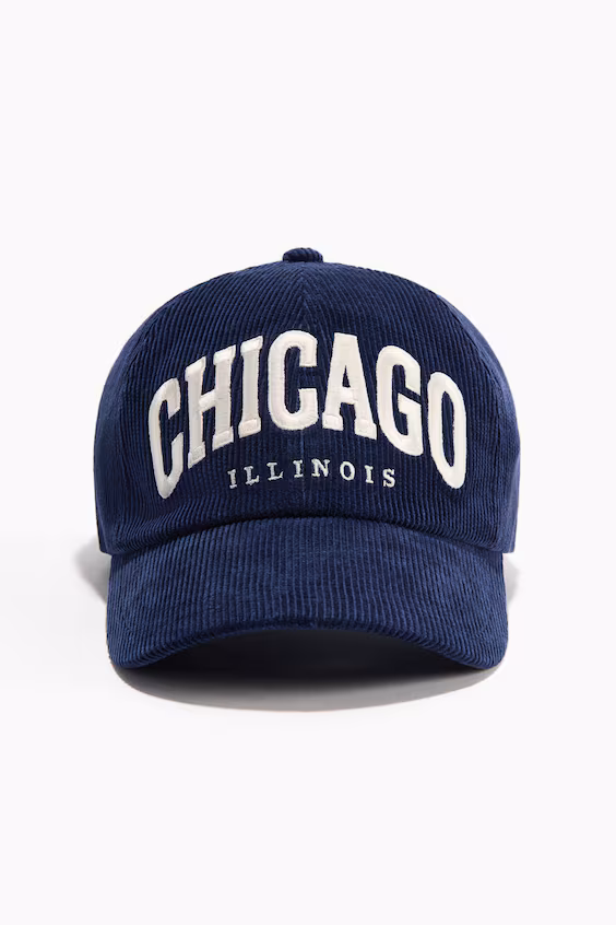 Бейсболка из бархатистой ткани