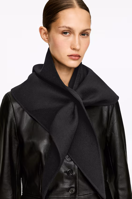 Треугольный шерстяной шарф