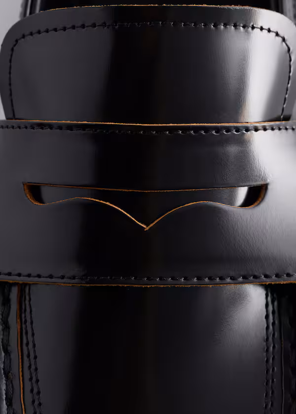 Объемные туфли из кожи