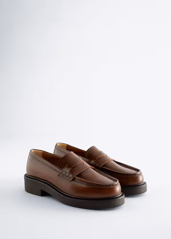 Объемные туфли из кожи