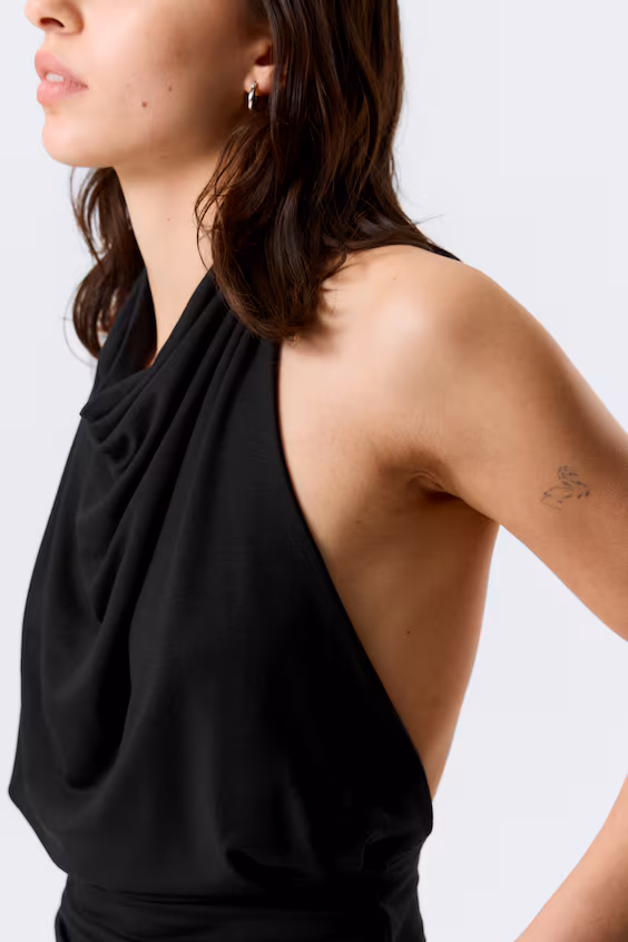 Топ на шее с драпировкой