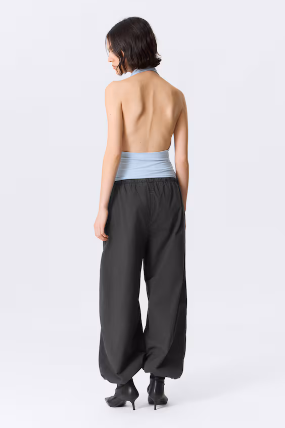 Топ на шее с драпировкой