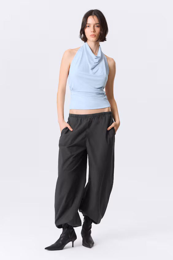 Топ на шее с драпировкой