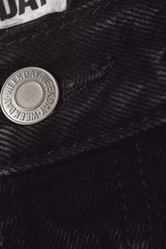 Джинсы astro средней посадки и широкими штанинами из искусственной кожи