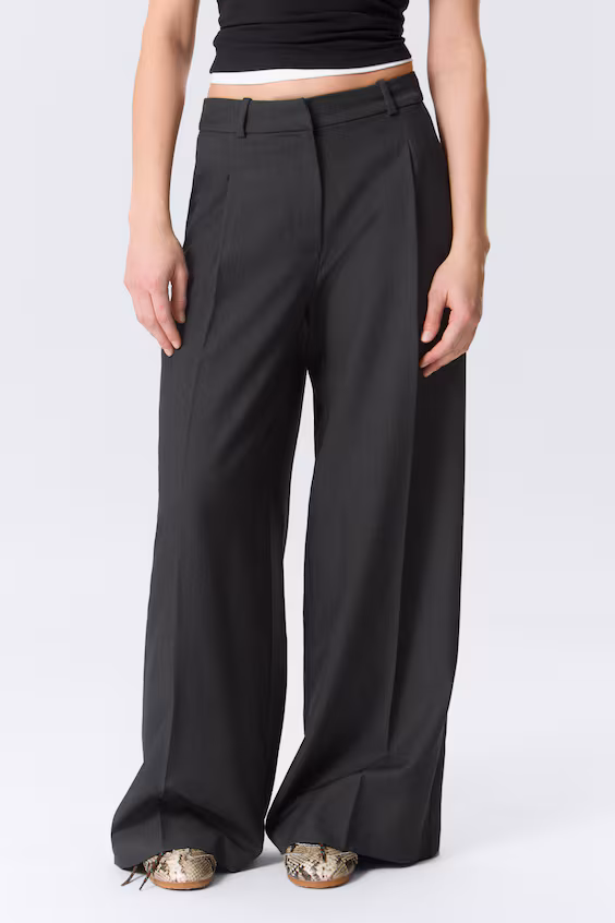 Брюки с высокой талией и широкими брюками